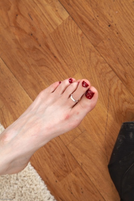 mature feet porn photo