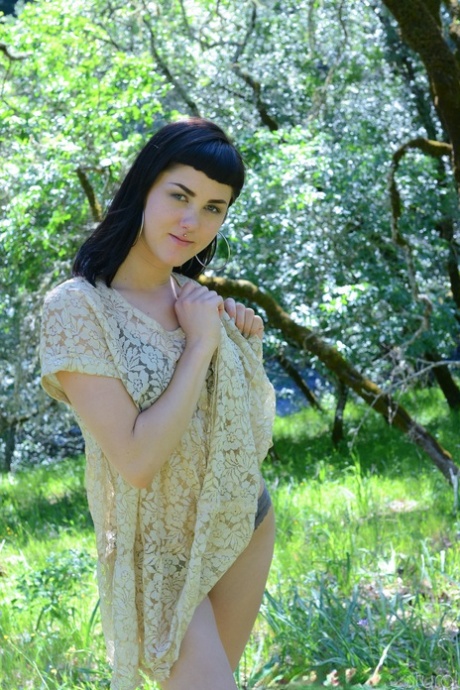 curvy teen beautiful nude picture