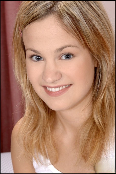 Luigina Nike model xxx image