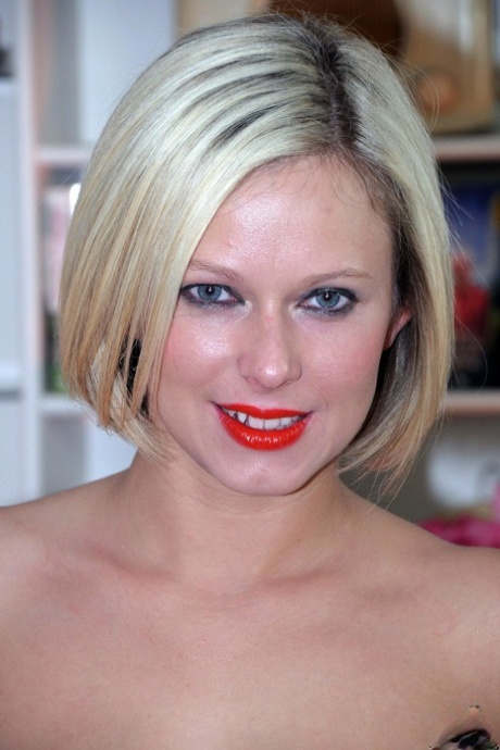 Anna Joy pretty pornstar images
