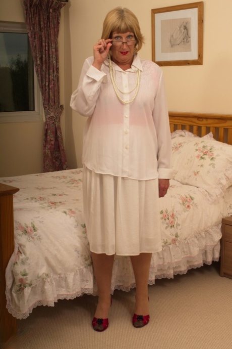 british granny free nude picture