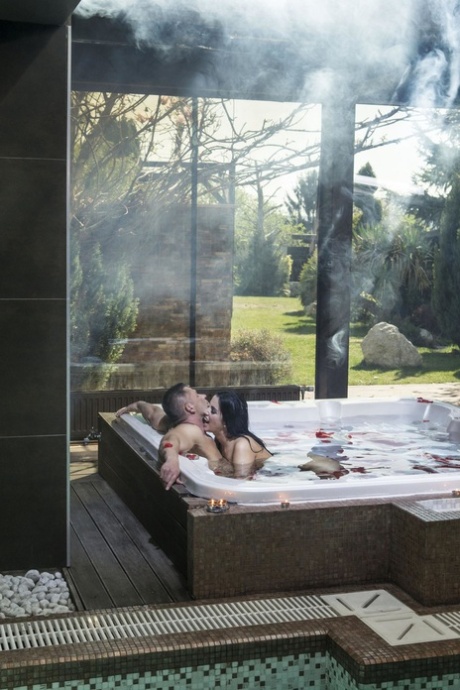 Loren Minardi model nice picture