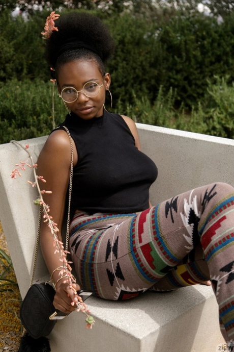 ebony glasses xxx pic