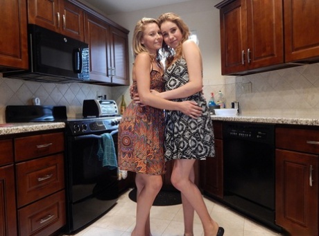 lesbian kitchen hot xxx pic