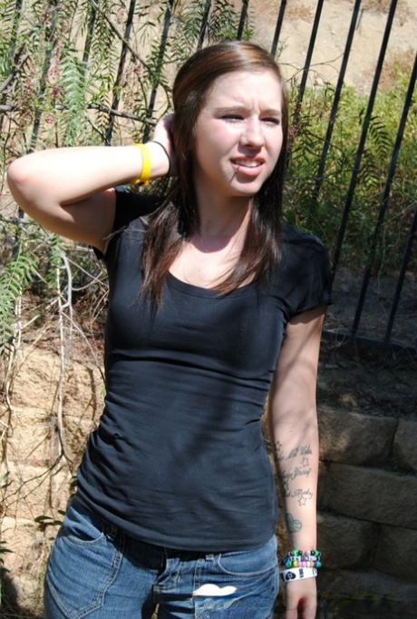 amateur outdoor hot nude photo
