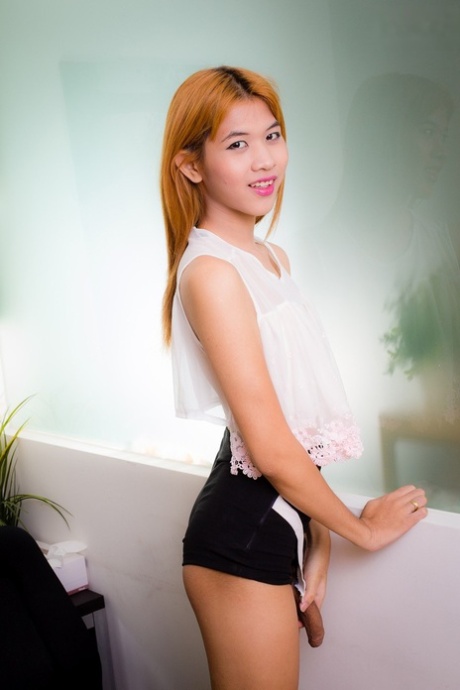 petite ladyboy hd gallery