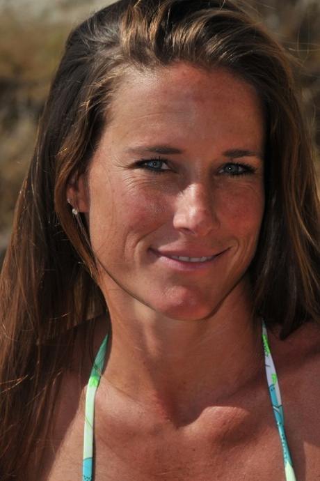milf face hot sexy photo