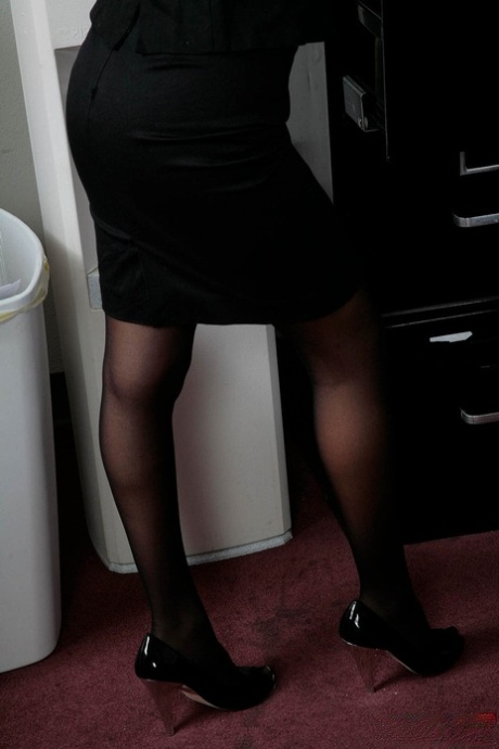 secretary legs xxx picture