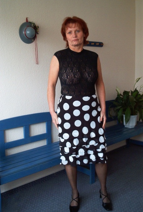 mature skirt naked pics