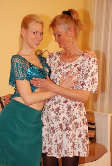 mother daughter hd picture
