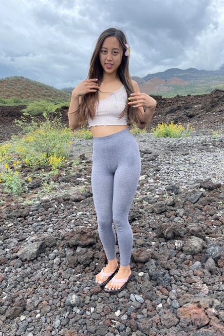 amateur yoga pants porn photo