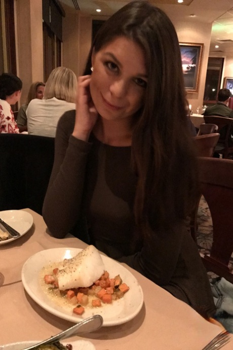 Olivia Lua pretty star images
