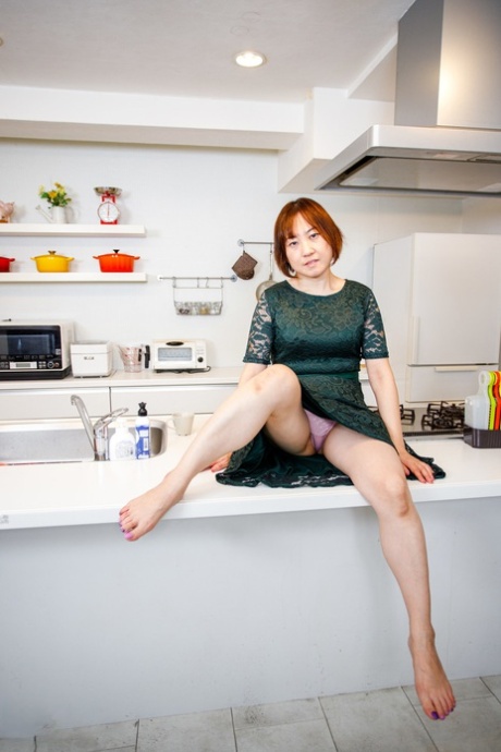 mature upskirt nice pictures