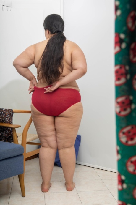 chubby butt free naked image