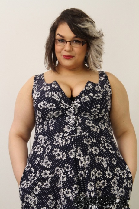 curvy glasses hot porn galleries
