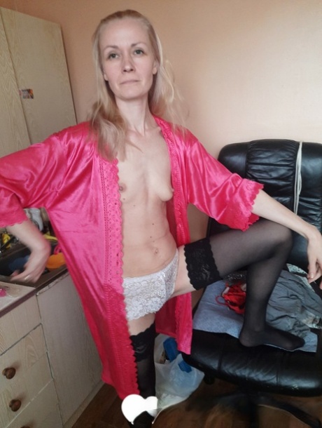 amateur small tits xxx pics