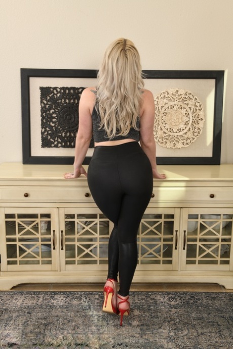 bbw yoga pants sexy nudes photo