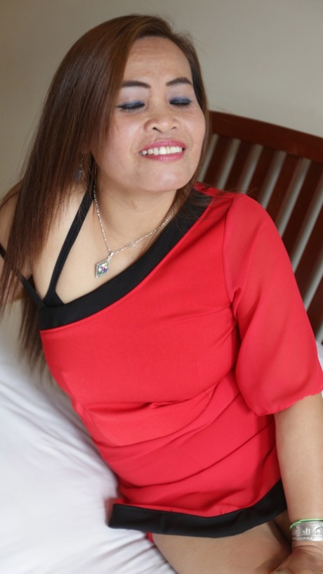 thai milf erotic image