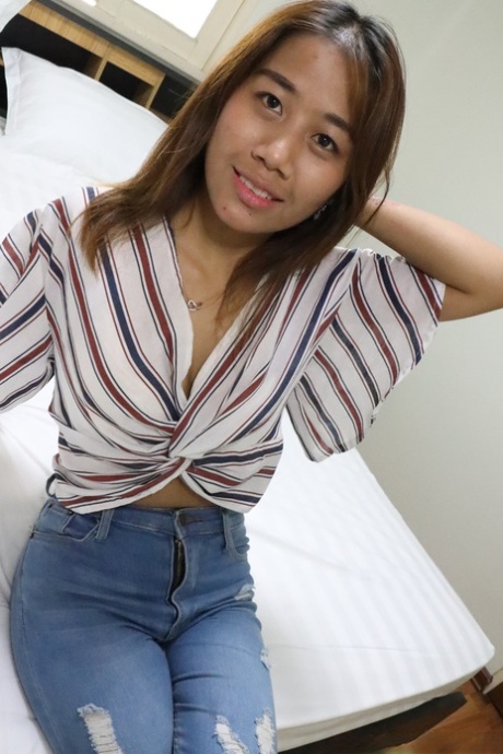 asian schoolgirl hot nude pic