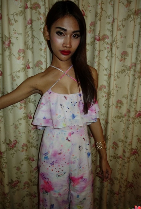 skinny ladyboy free nude image