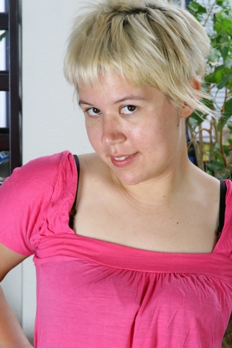 chubby short hair hot sexy image