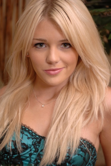 beautiful babe pretty picture