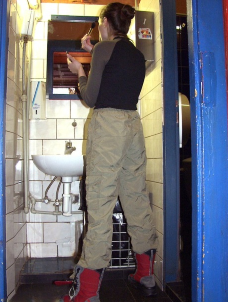 toilet hot nude archive