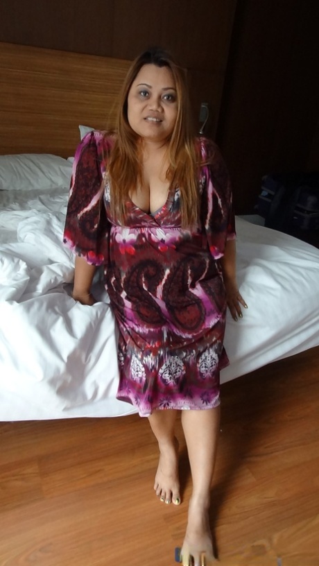 thai milf naked image