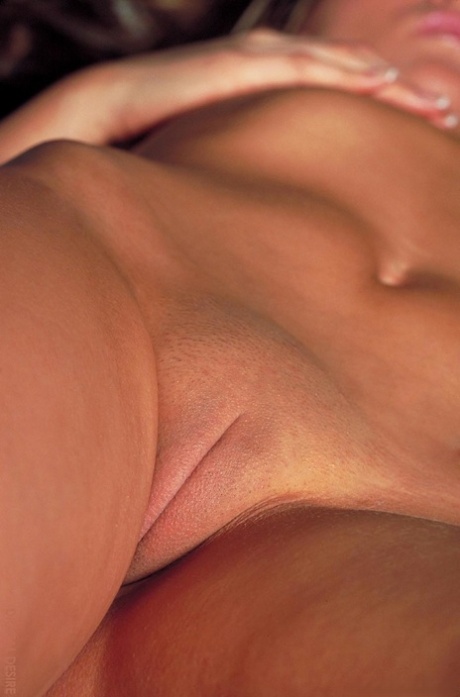 tight shaved pussy hot nude archive