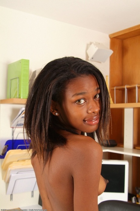 african teen free nude picture
