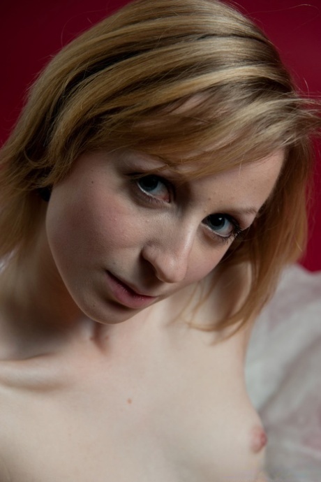 skinny blonde teen naked pictures