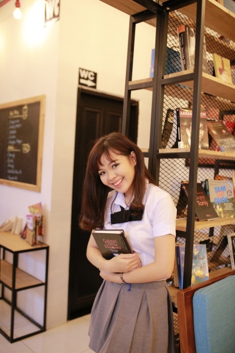asian schoolgirl best pic