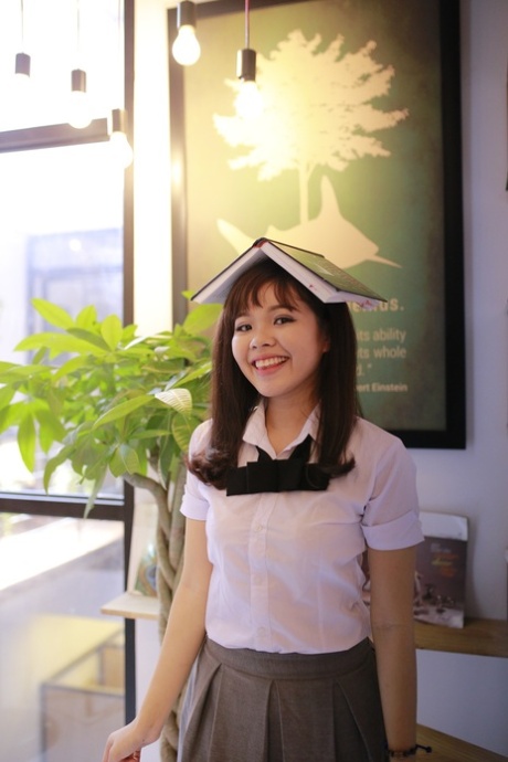 asian schoolgirl beautiful xxx picture
