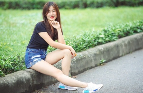 asian legs free naked picture