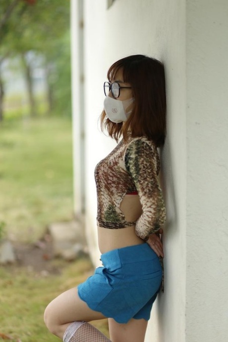 brunette teen pornographic picture
