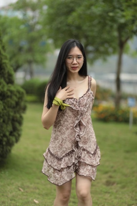 asian glasses nudes pictures