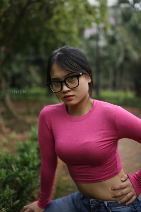 brunette glasses free xxx galleries