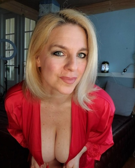 mature tits top photos