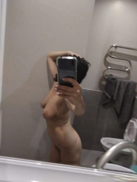 mirror selfie pornographic photo