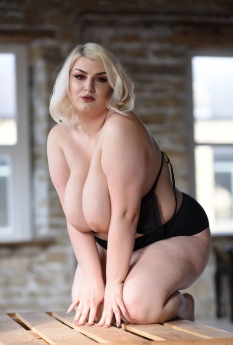 chubby blonde big tits porno gallery