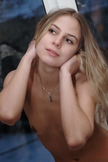 blonde solo free sex pictures
