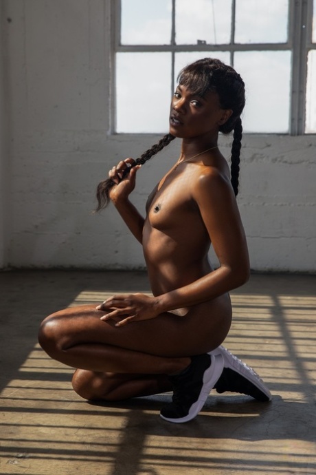 skinny model nude img
