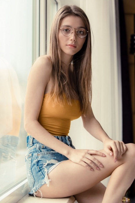 skinny glasses free nude pictures