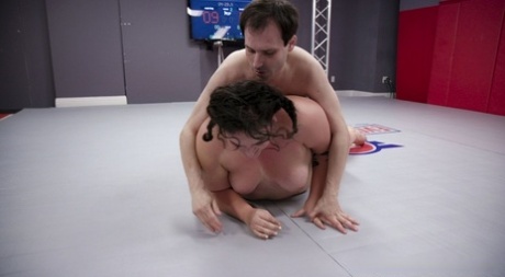 arched back free sex photo