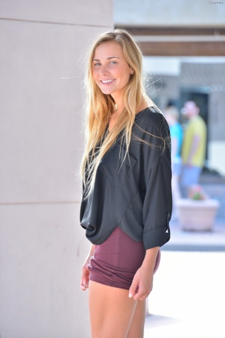 Courtney Dillon star hot image