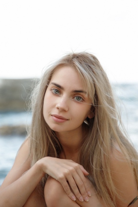 Sofy Bee model hd photos
