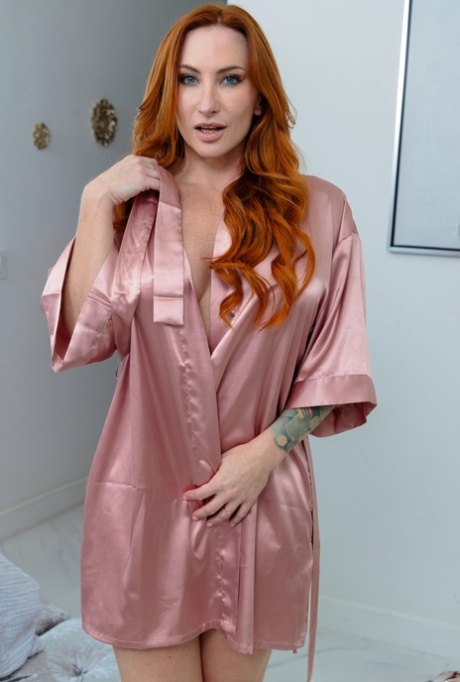 redhead mom hd images