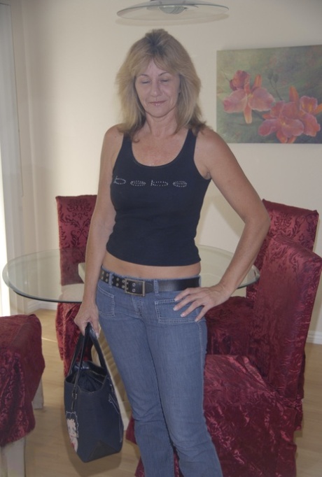 mature jeans hot sex pic
