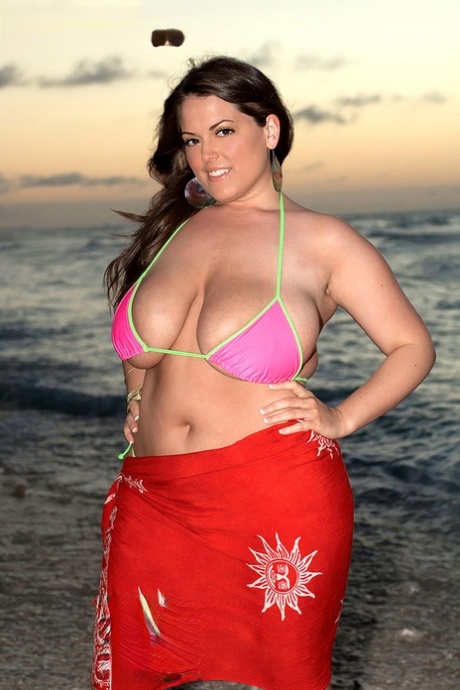 big tits beach nudes photos