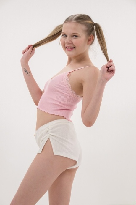 skinny teen ass free nude pictures